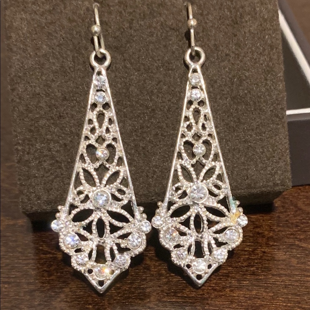 Sparkling filigree design drop earrings